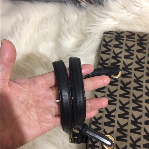 Michael Kors Jet Tote Black Beige - Picture 4 of 8